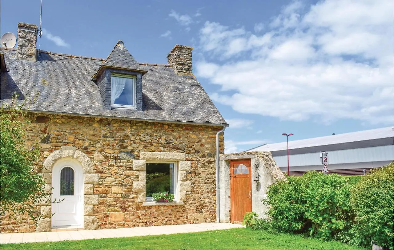 Beautiful Home In Goudelin With Wifi