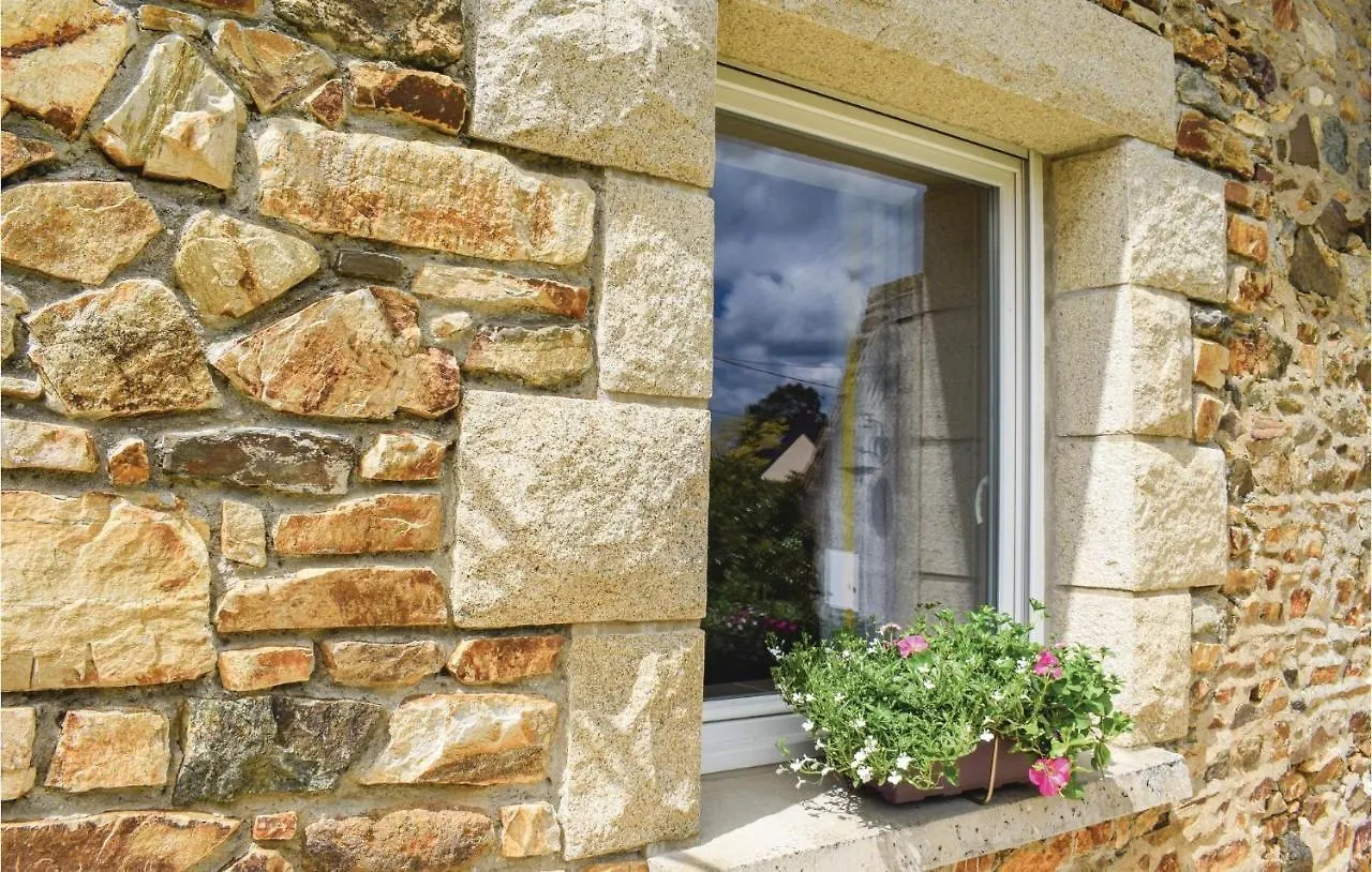Beautiful Home In Goudelin With Wifi